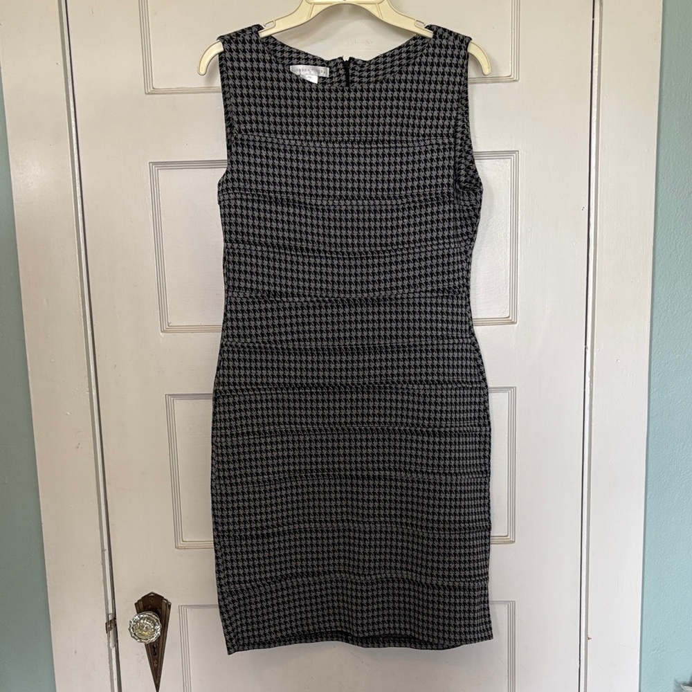 London Times Black and Gray Houndstooth Midi Sheath Dress Size 10